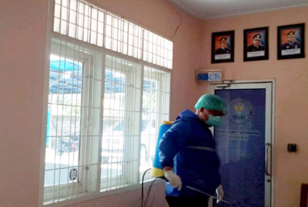 Penyemprotan Disinfektan Di Kantor BNN Kota Binjai Oleh Dinas Kesehatan Kota Binjai
